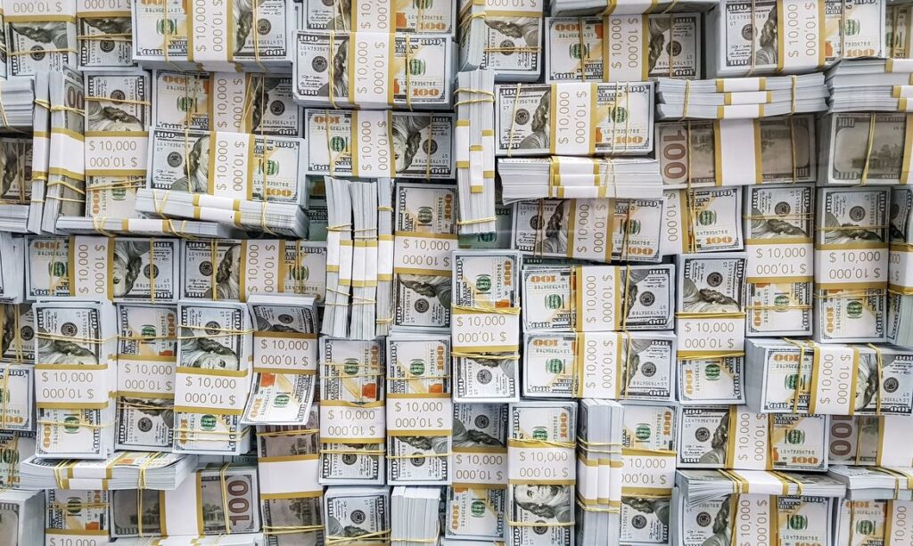 Dólar sobe a R$ 5,193 e Bolsa cai com pressão externa