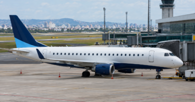 Falha global de GPS afeta voos da Azul com aviões Embraer E2