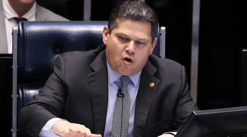 Alcolumbre anuncia promulgação do fim da escala 6x1 nesta sexta