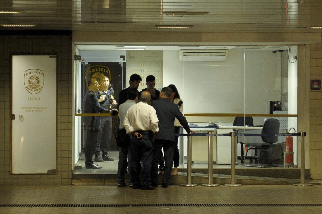 Comando Vermelho: PF prende 20 em investigação sobre provedores de internet