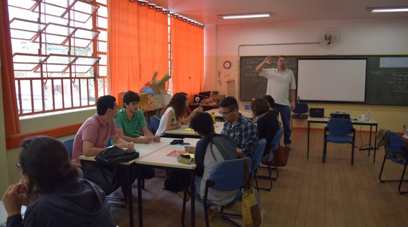 Financiamento da educação: artigo cobra foco na aprendizagem