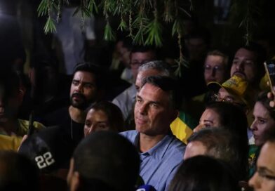 Flávio Bolsonaro condiciona abertura de sigilos a Lula