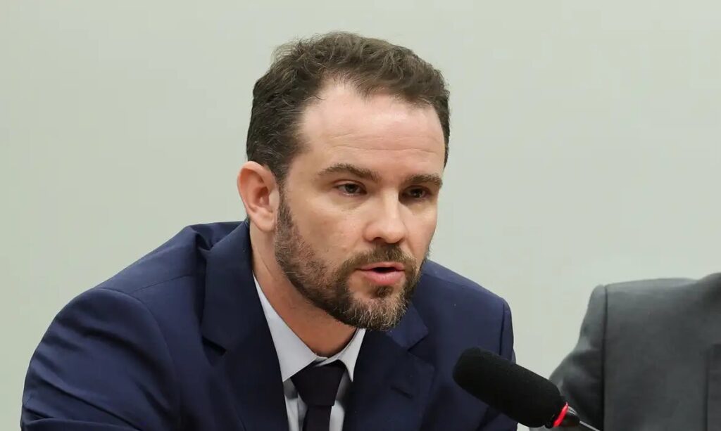 Meta fiscal: governo estuda ajustes e pode ampliar contingenciamento