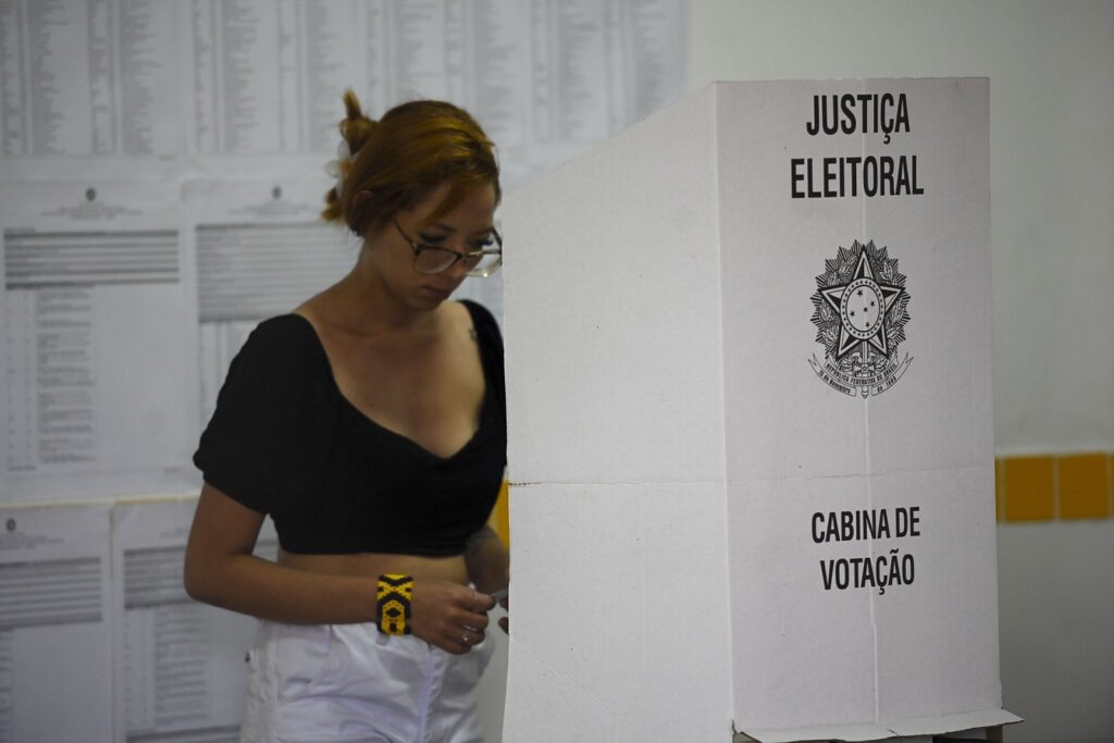 Segundo turno das eleições será em 25 de outubro