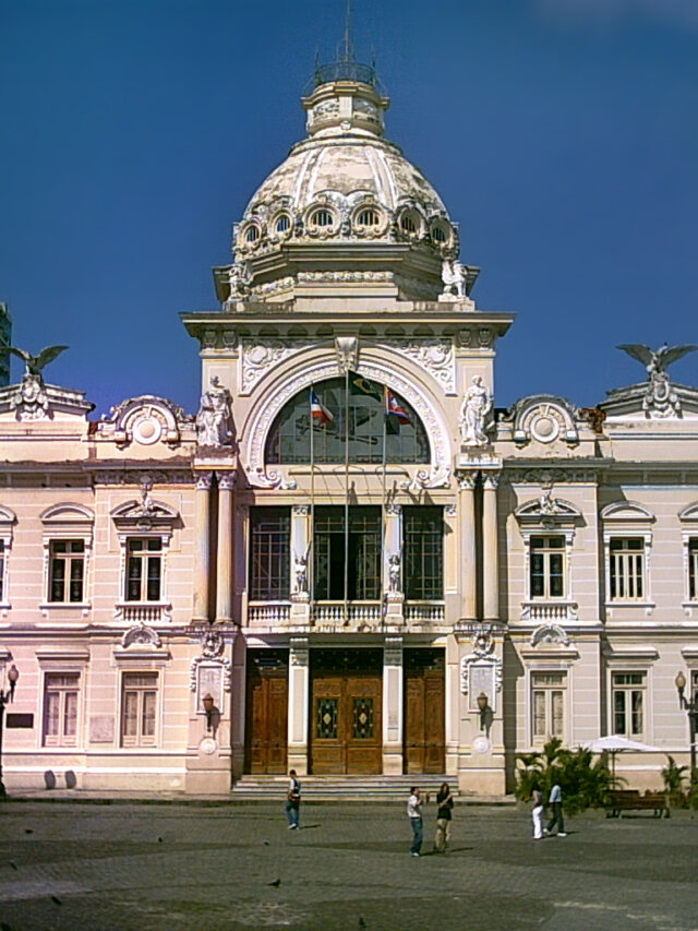 Candidatos ao governo da Bahia fizeram campanha em várias cidades