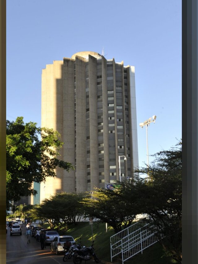 Greves na Caixa e nos Correios restringem serviços